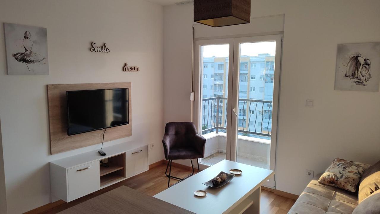 Apartmani Stari Aerodrom Podgorica Eksteriør billede